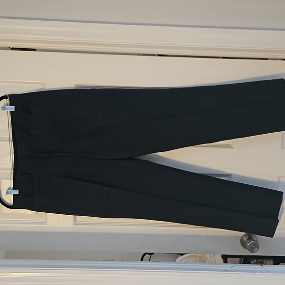 NEW. Express Design Studio. Man's pants. Sizes 33X30. Color Gray